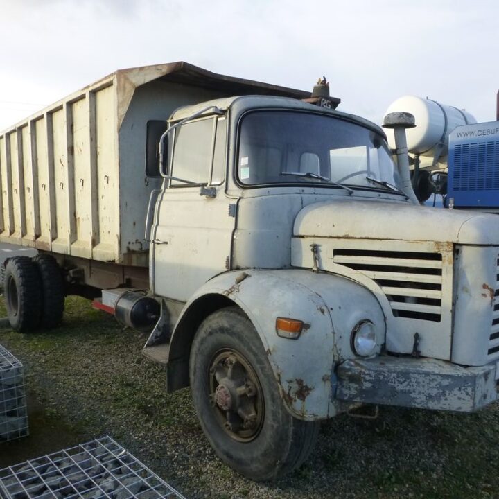 Camion porteur BERLIET GLR  Benne céréalière.
